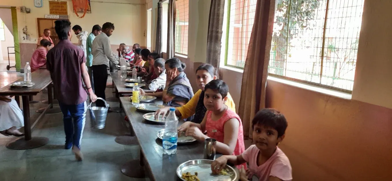 Dining hall at Bharat Sevashram Sangha Prayagraj