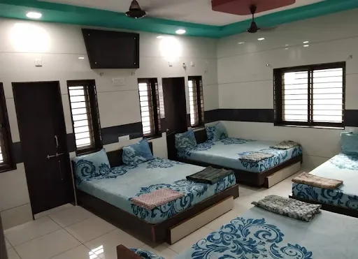 Guest room at Bharat Sevashram Sangha Prayagraj